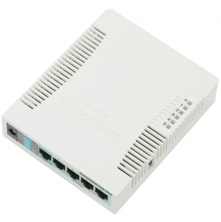 MikroTik RB951G-2HnD Беспроводной маршрутизатор,RouterBOARD 951G-2HnD with 600Mhz CPU,128MB RAM, 5xGbit LAN, built-in 2.4Ghz 802b/g/n 2x2 two chain wireless with integrated antennas, plastic case, PSU